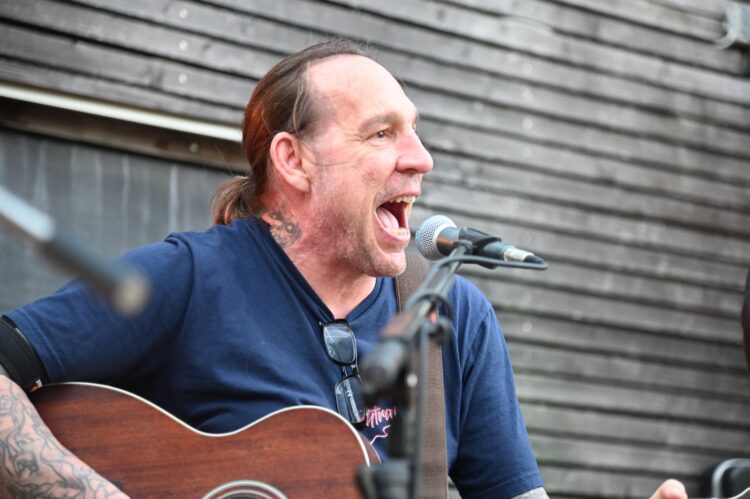 Live-Review! Gefeiertes Schwaben-Weekend in Waiblingen mit Waschbrett & Schtraisalts in Hochform