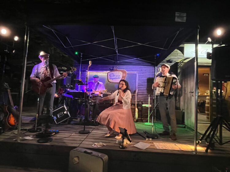 Live Review! Nostalgie – Pop mit ELA und den Herzensbrechern bei „Talaue rockt“