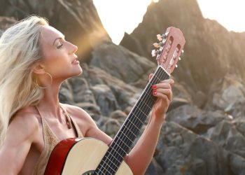 NADIA KOSSINSKAJA: SUNNY DREAMS