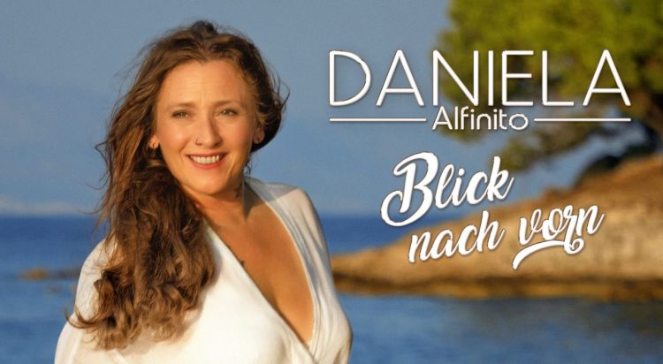 DANIELA ALFINITO: BLICK NACH VORN