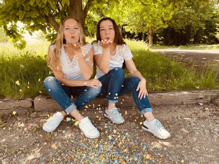 Tanja und Ines: „Crazy & genial“ in die Schlagercharts!