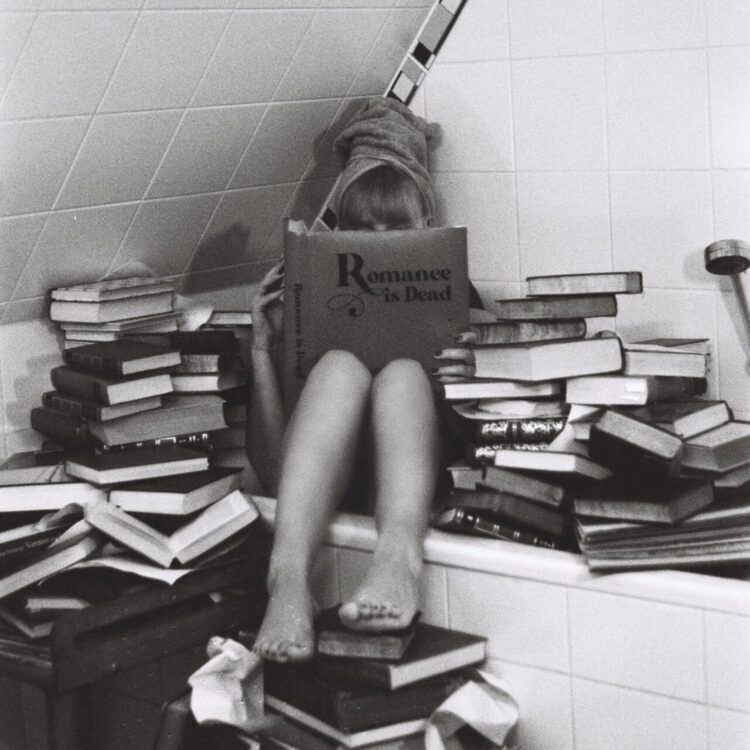 VINTER: ROMANCE IS DEAD