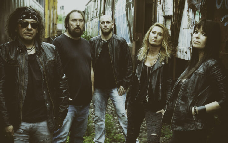 WHY AMNESIA – Female-Fronted-Fünfer mit neuer Singleund viel Live-Präsenz!