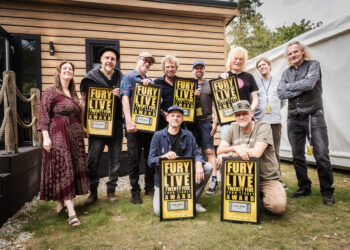 Fury In The Slaughterhouse bekommen Award für über 100.000 verkaufte Tickets