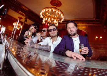 DIAMONDS AND GUNS: PAIN AND CHAMPAGNE