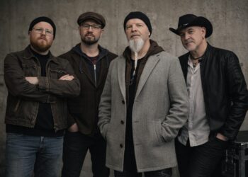 THE LAZY DAYS: THE GIRL WITH THE BLUE HAT