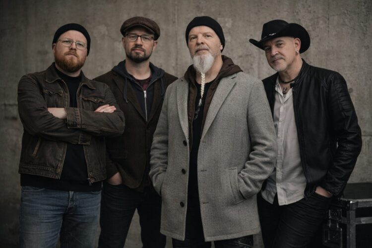 THE LAZY DAYS: THE GIRL WITH THE BLUE HAT