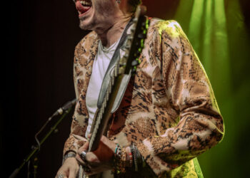 KRISSY MATTHEWS‘ GUITARMANIA