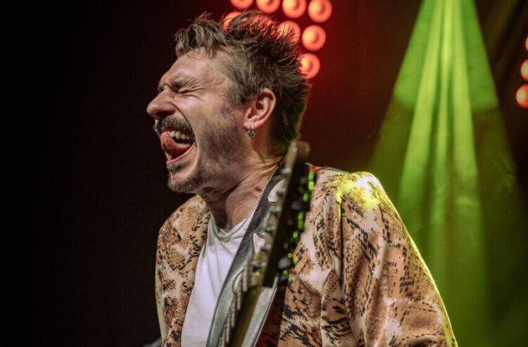 KRISSY MATTHEWS‘ GUITARMANIA