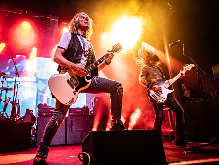 THE DEAD DAISIES: LIVE PLUS FIVE