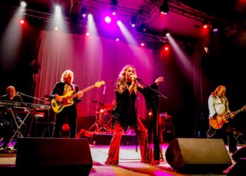 DEBORAH BONHAM & BAND