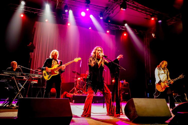 DEBORAH BONHAM & BAND