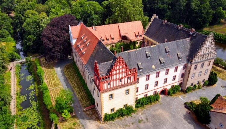 Walpurgisnacht Rock auf Schloss Trebsen: Drei Bühnen, sechs Bands und ein außergewöhnliches Open-Air-Erlebnis