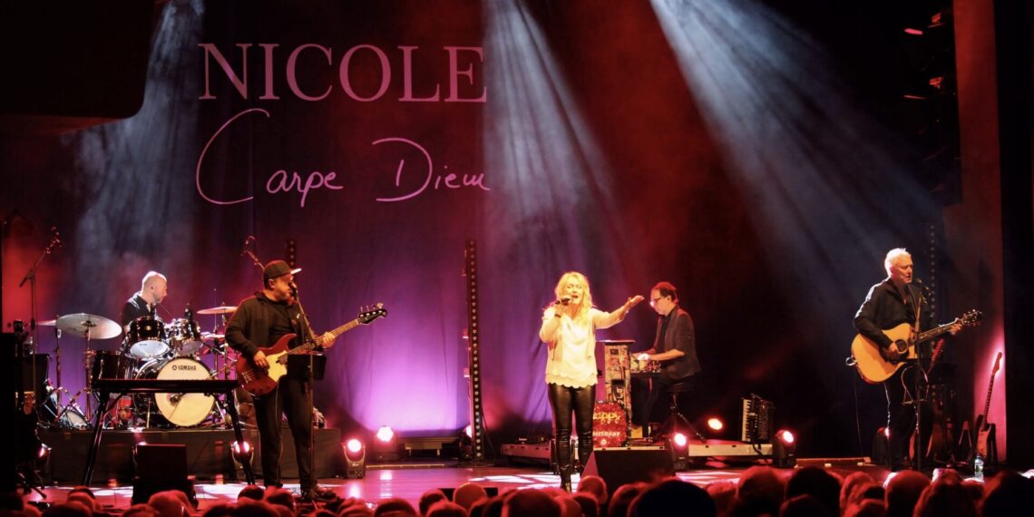 NICOLE live!