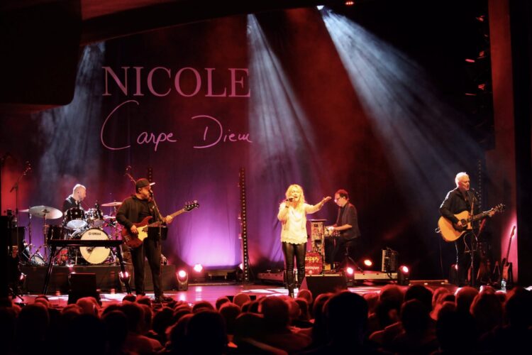 NICOLE live!