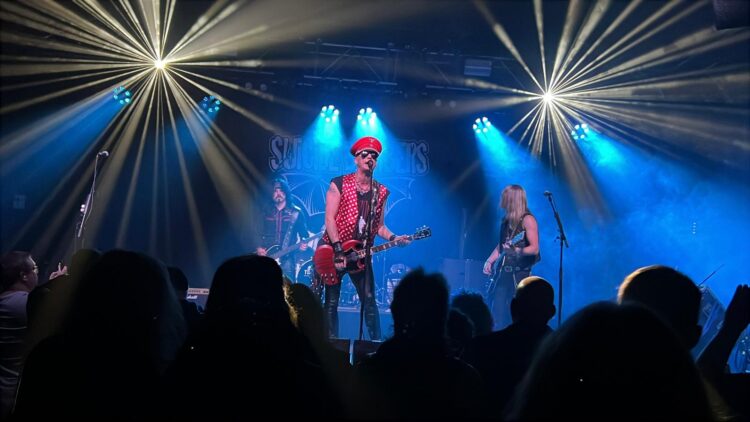 Live-Review! Smoking Snakes + Crazy69 + Suicide Bombers 15.5. München, Halle@Backstage