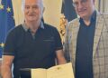 Erich Schmeckenbecher erhält Staufermedaille