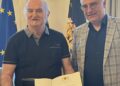 Erich Schmeckenbecher erhält Staufermedaille