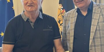 Erich Schmeckenbecher erhält Staufermedaille