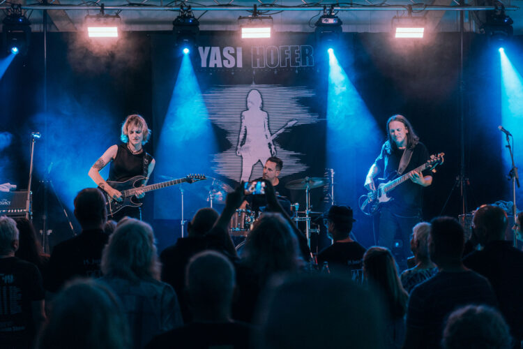YASI HOFER & BAND