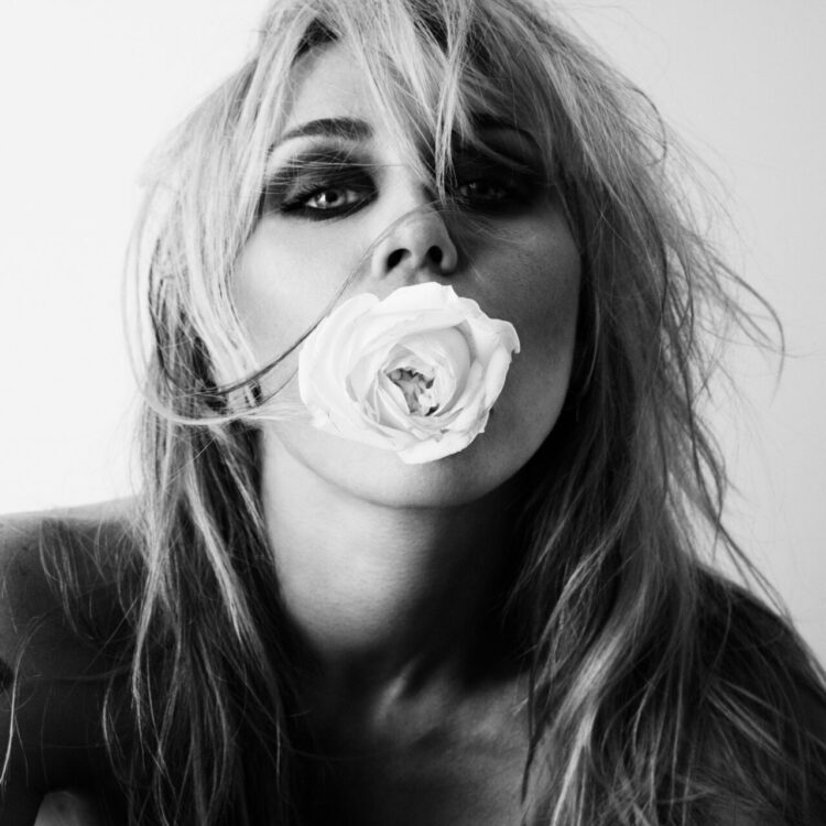 MILEY CYRUS: BASS PERSUADES