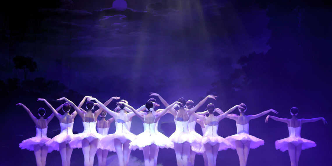 Das United Classic Ballet präsentiert „Schwanensee“