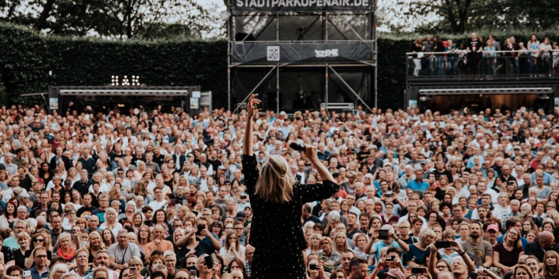 LESLIE CLIO auf Akustiktour 2027